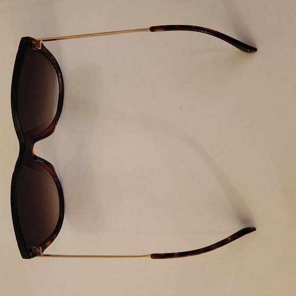 Jessica Simpson Tortoise Shell Sunglasses - Picture 2 of 4